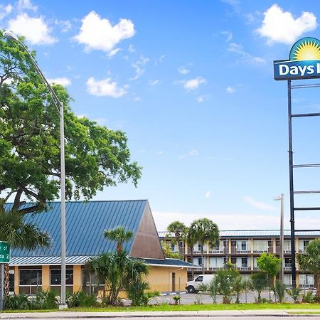 Days Inn Tampa North Of Busch Gardens Экстерьер фото